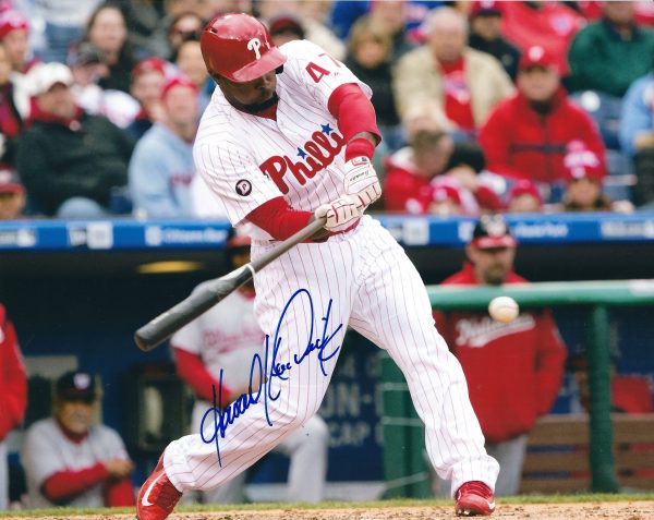 AUTOGRAPHED HOWIE KENDRICK 8X10 Philadelphia Phillies Photo