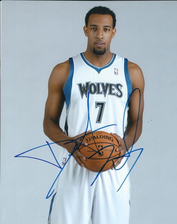 Autographed DERRICK WILLIAMS 8x10 Minnesota Timberwolves Photo