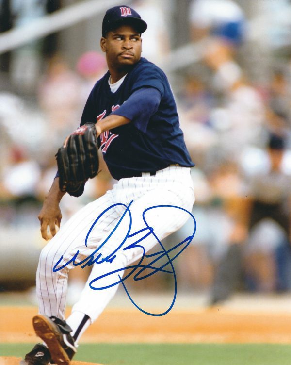 AUTOGRAPHED WILLIE BANKS 8X10 Minnesota Twins photo