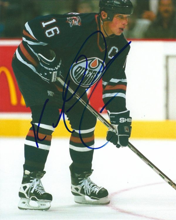 Autographed KELLY BUCHBERGER 8X10 Edmonton Oilers Photo