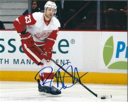 Autographed BRAD STUART 8X10 Detroit Red Wings Photo