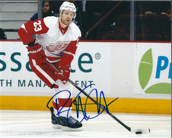Autographed BRAD STUART 8X10 Detroit Red Wings Photo