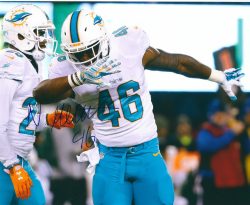 Autographed NEVILLE HEWITT 8X10 Miami Dolphins  photo