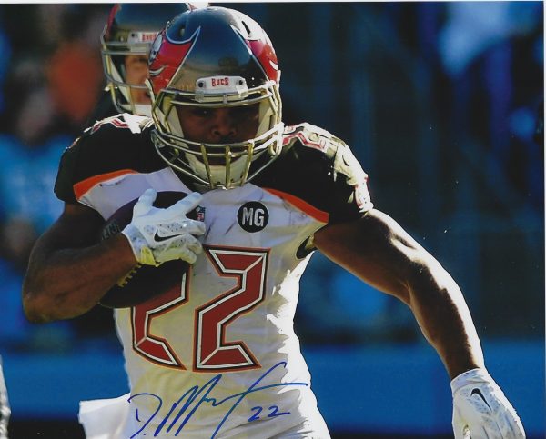 Autographed Doug Martin 8X10 Tampa Bay Buccaneers Photo