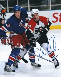 Autographed MIKE KNUBLE 8X10 Philadelphia Flyers Photo
