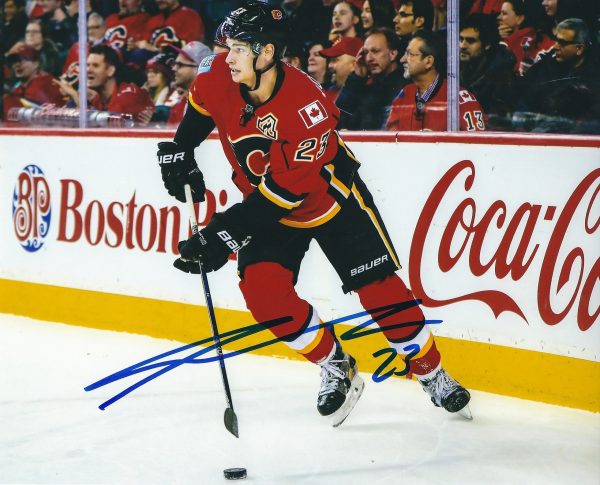 Autographed SEAN MONAHAN 8X10 Calgary Flames Photo