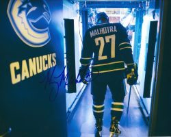 Autographed MANNY MALHOTRA 8X10 Vancouver Canucks Photos