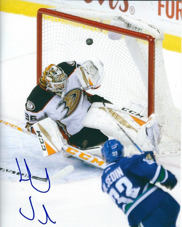 Autographed HENRIK SEDIN 8X10 Vancouver Canucks Photos