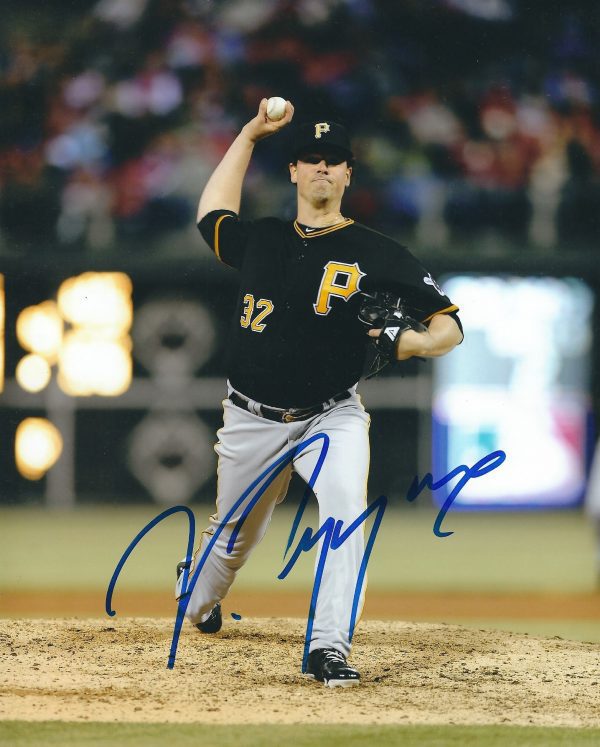 Autographed VIN MAZZARO 8X10 Pittsburgh Pirates Photo