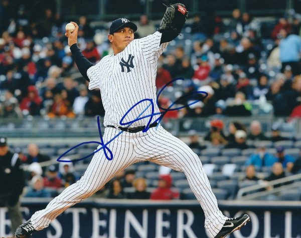 AUTOGRAPHED FREDDY GARCIA 8X10 NEW YORK YANKEES photo