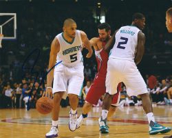 Autographed NICOLAS BATUM 8X10 Charlotte Hornets Photos