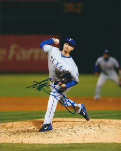 AUTOGRAPHED CHI CHI GONZALEZ 8X10 Texas Rangers Photo