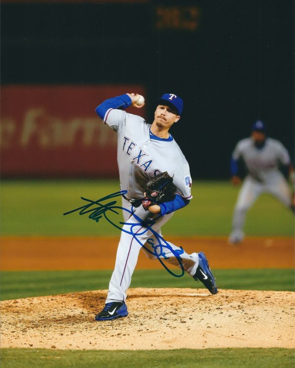 AUTOGRAPHED CHI CHI GONZALEZ 8X10 Texas Rangers Photo