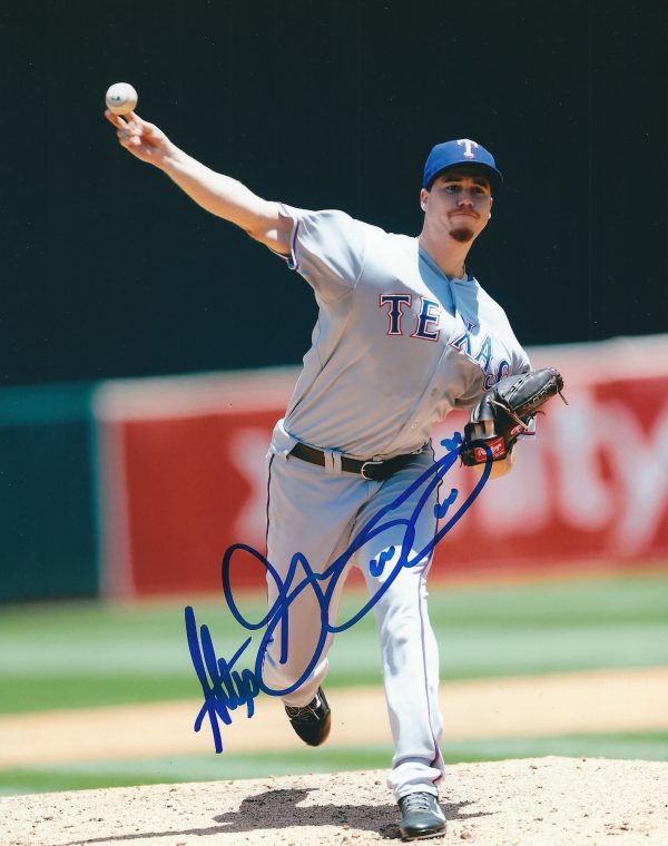 AUTOGRAPHED CHI CHI GONZALEZ 8X10 Texas Rangers Photo