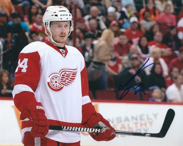 Autographed GUSTAV NYQUIST 8X10 Detroit Red Wings Photo