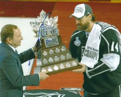 Autographed JUSTIN WILLIAMS 8x10 Los Angeles Kings Photo