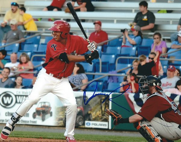 AUTOGRAPHED DARICK HALL 8X10 Philadelphia Phillies Photo