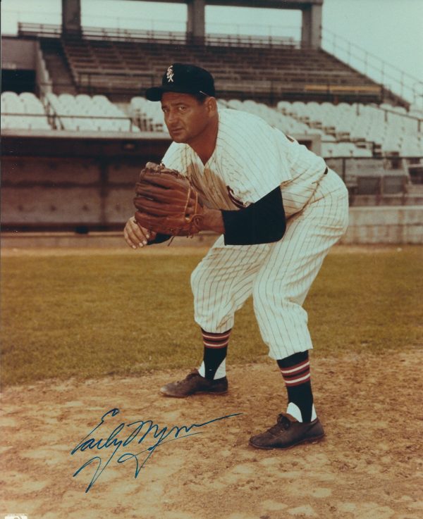 Autographed EARLY WYNN 8X10 Chicago White Sox photo