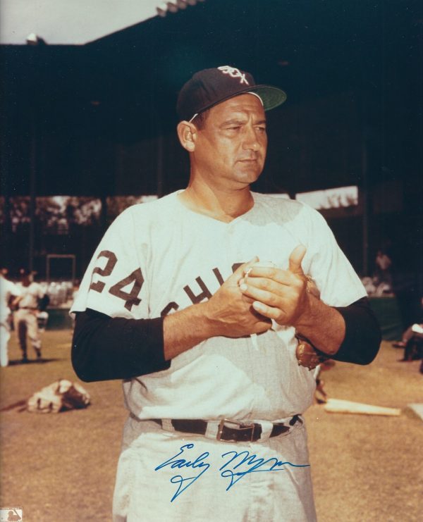 Autographed EARLY WYNN 8X10 Chicago White Sox Photo