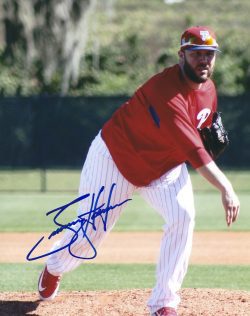 AUTOGRAPHED TOMMY HUNTER 8X10 Philadelphia Phillies Photo