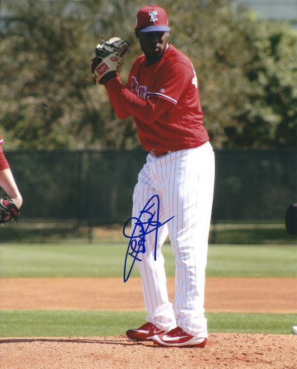 AUTOGRAPHED ENYEL DE LOS SANTOS 8X10 Philadelphia Phillies Photo