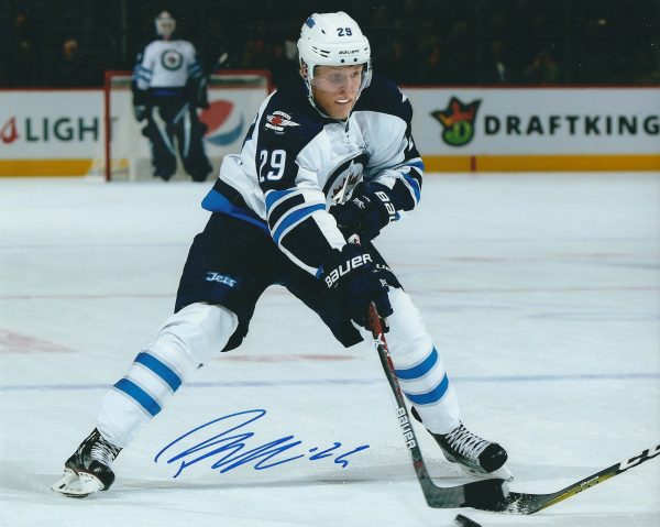 Autographed PATRIK LAINE 8X10 Winnipeg Jets Photo