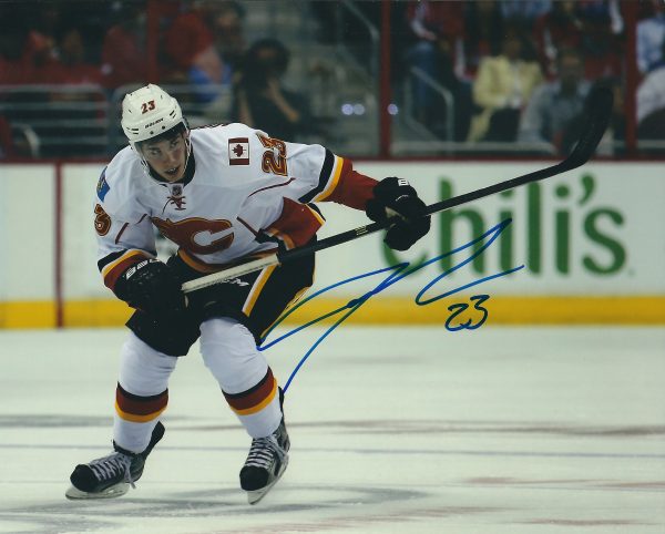 Autographed SEAN MONAHAN 8X10 Calgary Flames Photo