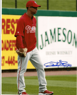 AUTOGRAPHED  QUINTIN BERRY 8x10 Philadelphia Phillies Photo