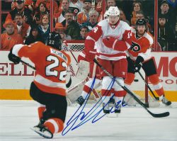 Autographed LUKE SCHENN 8X10 Philadelphia Flyers Photo