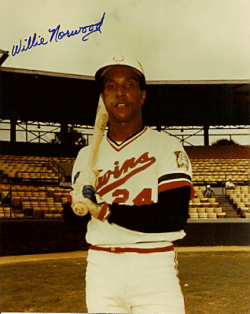 AUTOGRAPHED WILLIE NORWOOD 8X10 Minnesota Twins photo
