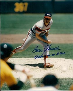 Autographed HOF'R TOM SEAVER 8x10 Chicago White Sox Photo