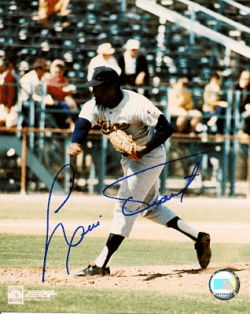 AUTOGRAPHED LUIS TIANT 8x10 Minnesota Twins photo