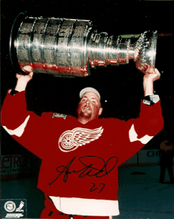 Autographed AARON WARD Detroit Red Wings Photo