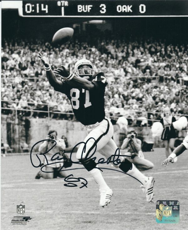 Autographed  RAYMOND CHESTER 8X10 Oakland Raiders photo