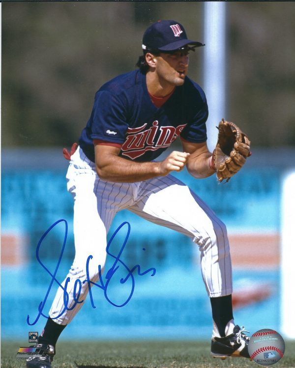 AUTOGRAPHED SCOTT LEIUS 8x10 Minnesota Twins photo
