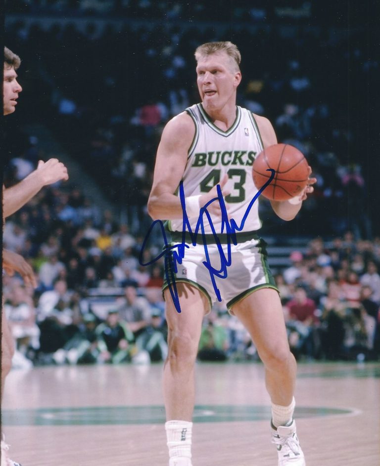 Autographed JACK SIKMA 8X10 Milwaukee Bucks photo Main Line Autographs