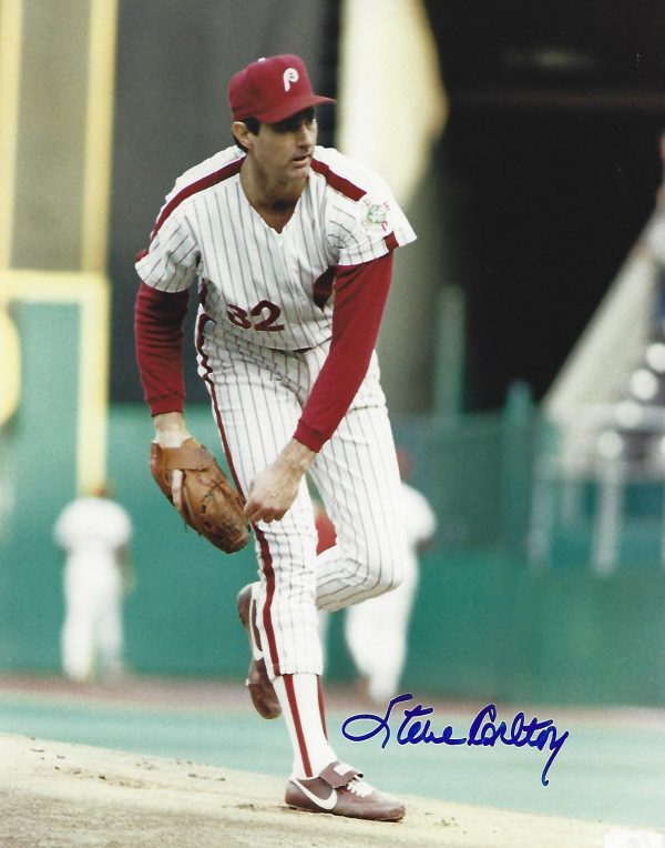 Autographed STEVE CARLTON 8X10 PHILADELPHIA PHILLIES photo
