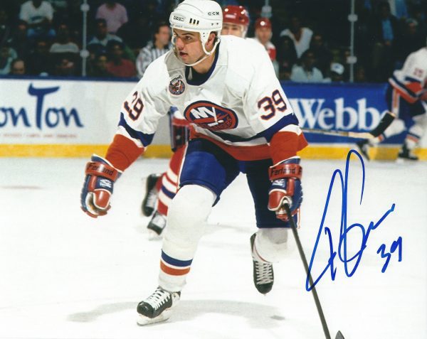 Autographed TRAVIS GREEN 8X10 New York Islanders Photo