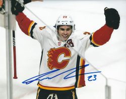 Autographed SEAN MONAHAN 8X10 Calgary Flames Photo