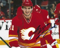Autographed MIKAEL BACKLUND 8X10 Calgary Flames Photo