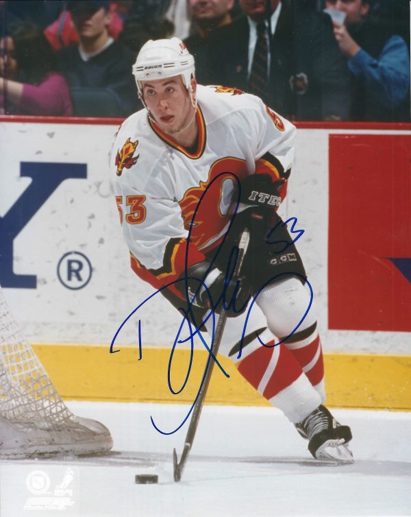 Autographed DEREK MORRIS 8X10 Calgary Flames Photo