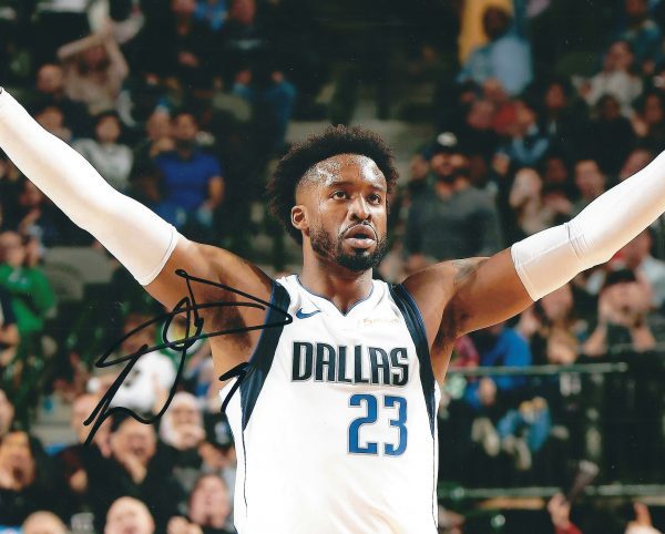 Autographed WESLEY MATTHEWS 8x10 Dallas Mavericks Photo