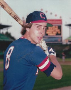 AUTOGRAPHED VON HAYES 8X10 Cleveland Indians Photo
