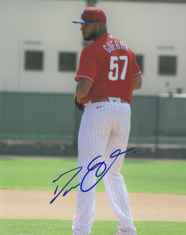 AUTOGRAPHED DEOLIS GUERRA 8X10 Philadelphia Phillies Photo