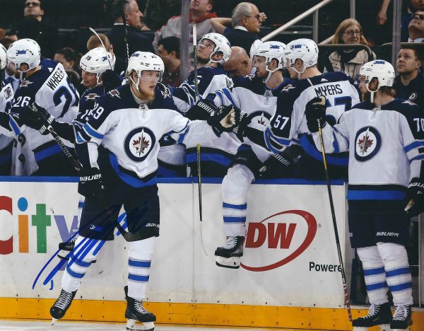 Autographed PATRIK LAINE 8X10 Winnipeg Jets Photo