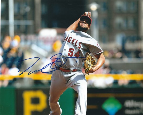 AUTOGRAPHED DEOLIS GUERRA 8X10 Los Angeles Angels Photo
