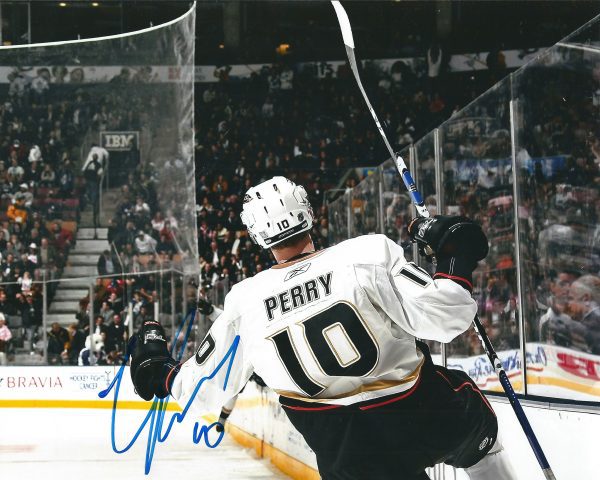 Autographed COREY PERRY 8X10 Anaheim Ducks Photo