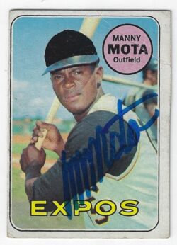 Autographed MANNY MOTA 1969 Topps Card