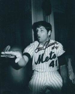 Autographed HOF'R TOM SEAVER 8x10 NEW YORK METS Photo