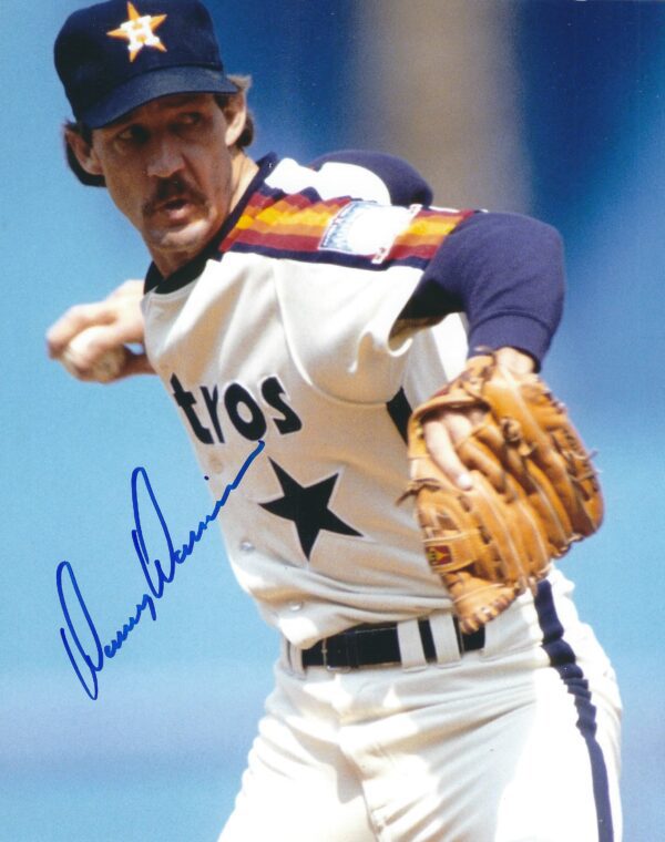 AUTOGRAPHED DANNY DARWIN 8x10 Houston Astros Photo